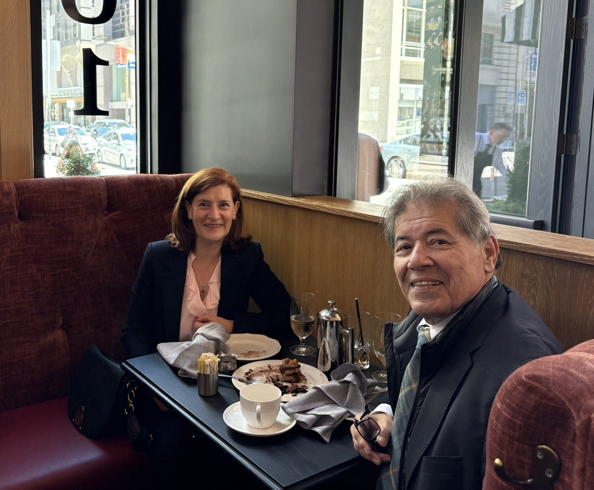 Compartí una interesantísima charla y un delicioso prostre de chocolate y avellana con Richard Ybarra de MNC, un gran socio del #ConsulmexSF.