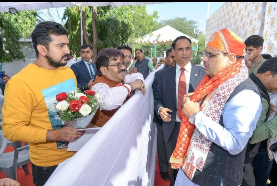 माननीय मुख्यमंत्री जी <a href="/BhajanlalBjp/">Bhajanlal Sharma</a> जिस तरह सभी विभागों में समय-समय पर वैकेंसी निकली जा रही हैं, वहीं आज के आधुनिक युग में जहां हम भारत को डिजिटल इंडिया के रूप में संबोधित कर रहे हैं और वहीं हमारे राजस्थान में सरकारी विद्यालयों में IT LAB'S बनी हुई है और वहां पर कंप्यूटर शिक्षक