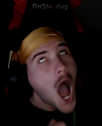 MaybeKixa's tweet image. she sucking the soul out this brotha