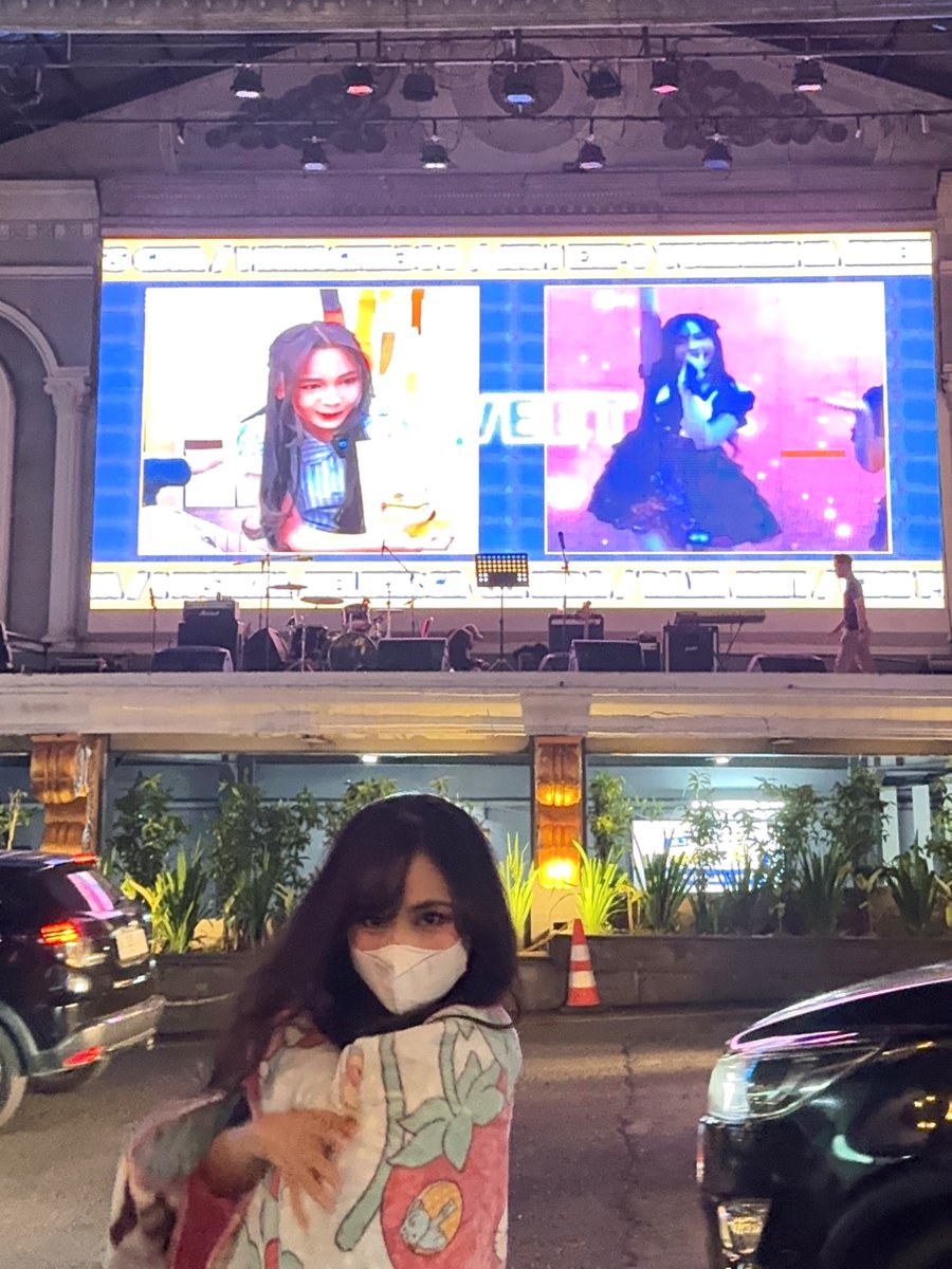 A_GitaJKT48's tweet photo. Kemarin buru-buru banget takut udah selesai, akhirnya setelah kegiatan hari itu aku langsung ke tempatnyaaa

Terima kasihh banyakk!! Senang dua tahun terakhir ini bisa merasakan hal yang sama🙌🏻
Kalian semua kerennn, terima kasih atas kerja kerasnyaa🥺🫶🏻 https://t.co/wDKFJBjbKY