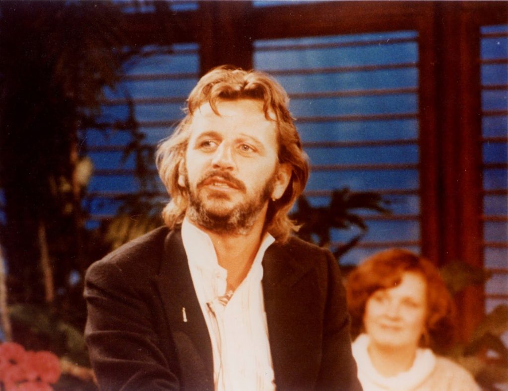 acervoringo's tweet image. 🏆TOP 10 ERAS DO RINGO STARR
🏅4° Lugar (9 votos): "Ognir Rrats" (1978/1980)