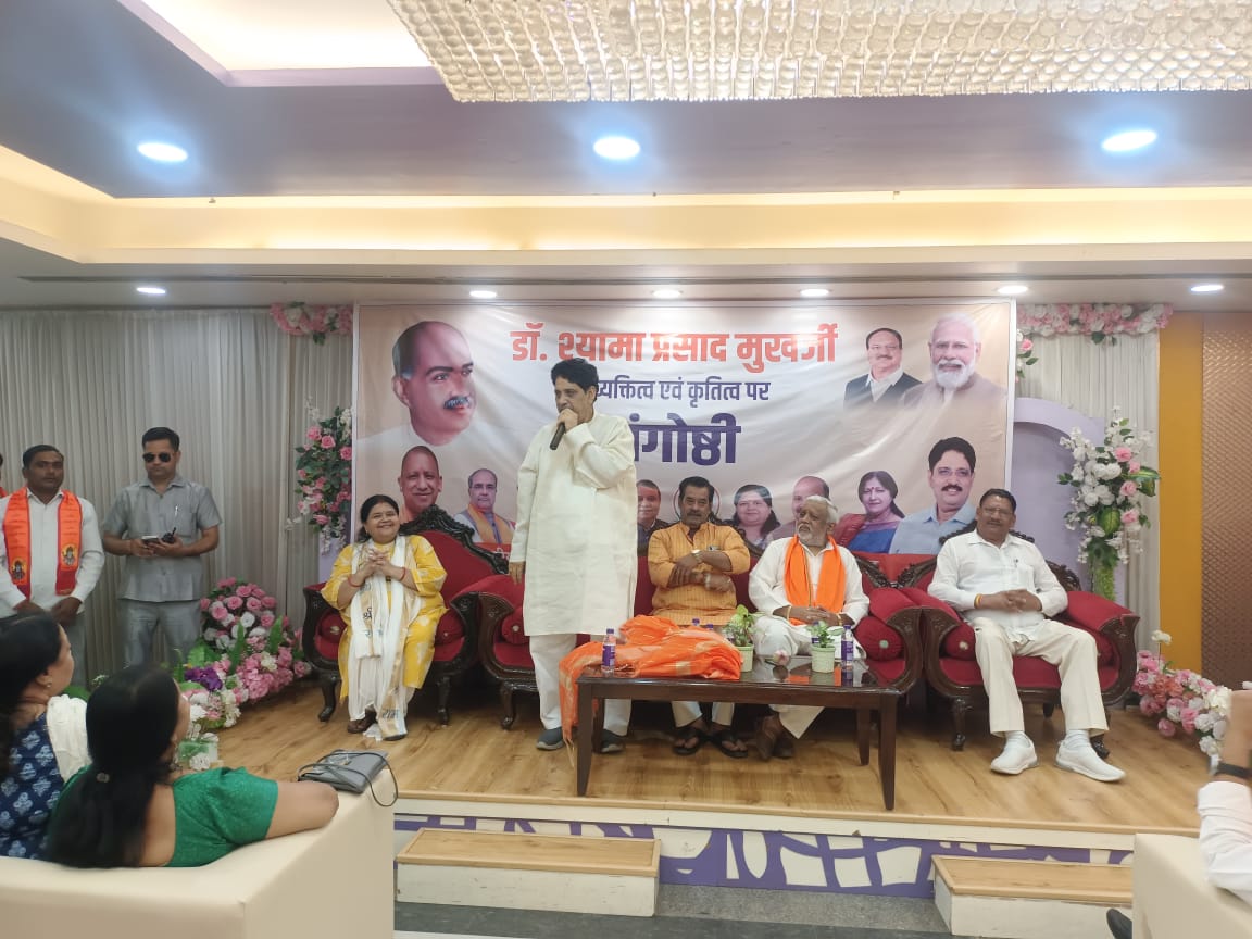 shantprakash's tweet photo. डॉ श्यामा प्रसाद मुखर्जी के जन्म जयंती पर उत्तर प्रदेश सरकार में कैबिनेट मंत्री आदरणीय सुनील शर्मा जी एवं शांत प्रकाश जाटव जी की उपस्थिति में इंदिरापुरम मंडल की अध्यक्ष मंजुला गुप्ता की अध्यक्षता में संगोष्ठी का आयोजन किया गया
@highlight #BJMS #CMYogiAdityanath #BJP4IND https://t.co/5pyQUDDxjB