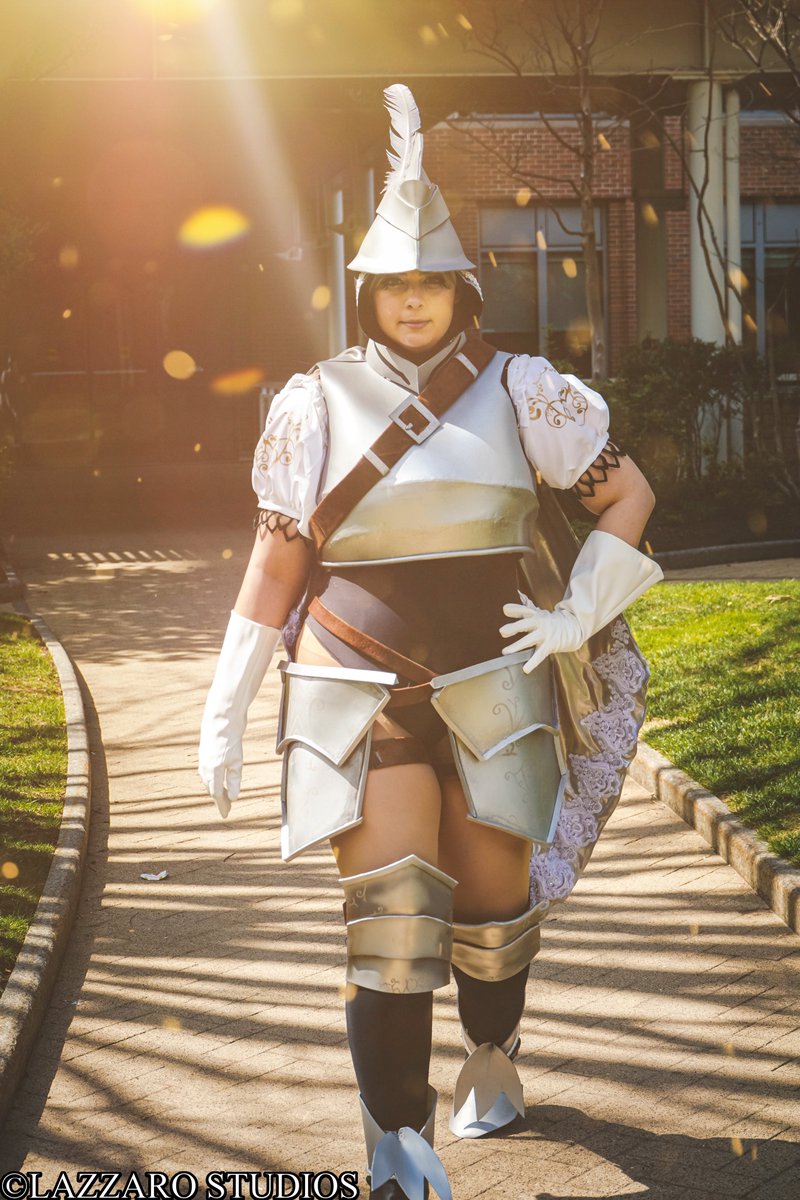 It's crazy to see a lot of the milestones in gaming lately, even crazier that #FinalFantasyIX celebrates 25 years!

Here's <a href="/Hooded_woman/">Dee 🎮</a> genderbent Steiner she rocked back at PAX EAST 2022! (I legit thought we shot this in 2023, time flies)

#Lazzarostudios #cosplay #FinalFantasy