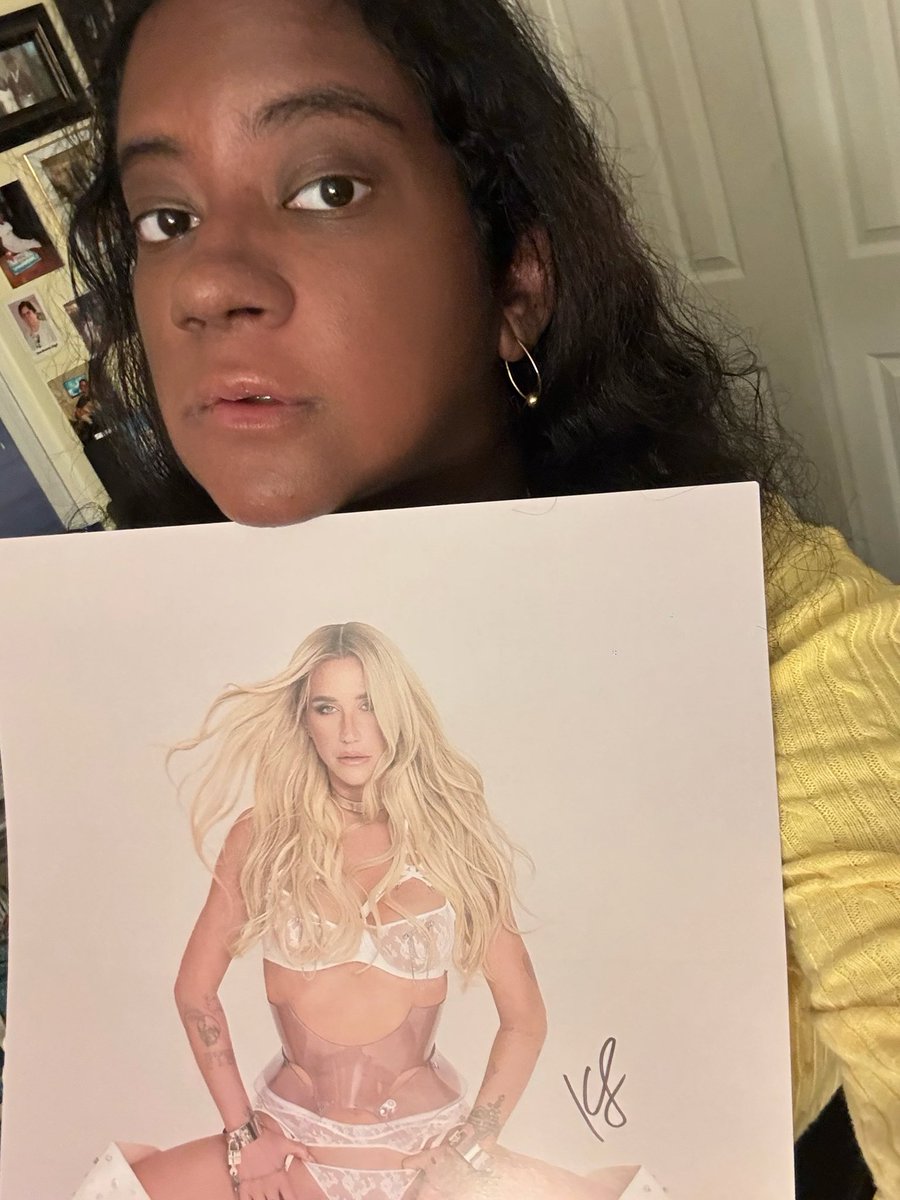 JulieRagbeer's tweet image. .@KeshaRose I am so SO proud of you 💕 thank you for being so unapologetically you!! This is your best work (imo) and I can’t wait to see you succeed even more…
Being indie is so much more fun, isn’t it? 👅
