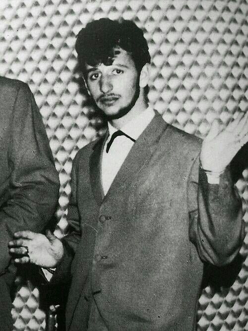 acervoringo's tweet image. 🏆TOP 10 ERAS DO RINGO STARR
🥉3° Lugar (40 votos): Teddy Boy - Rory Storm and The Hurricanes (fim dos anos 50)