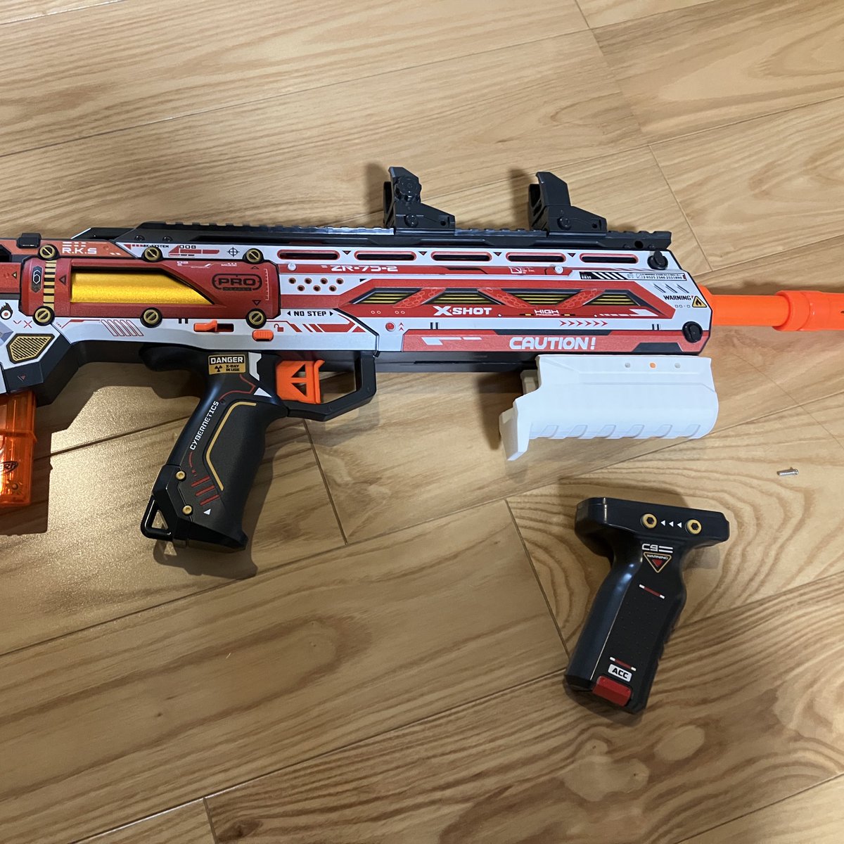 Nerf0103Tam's tweet image. 真夏日のナフ活はクーラーの効いた室内に限る！

けど3Dプリンターって熱いんじゃぁぁ！
#ナーフ じゃないやつ
#XSHOT