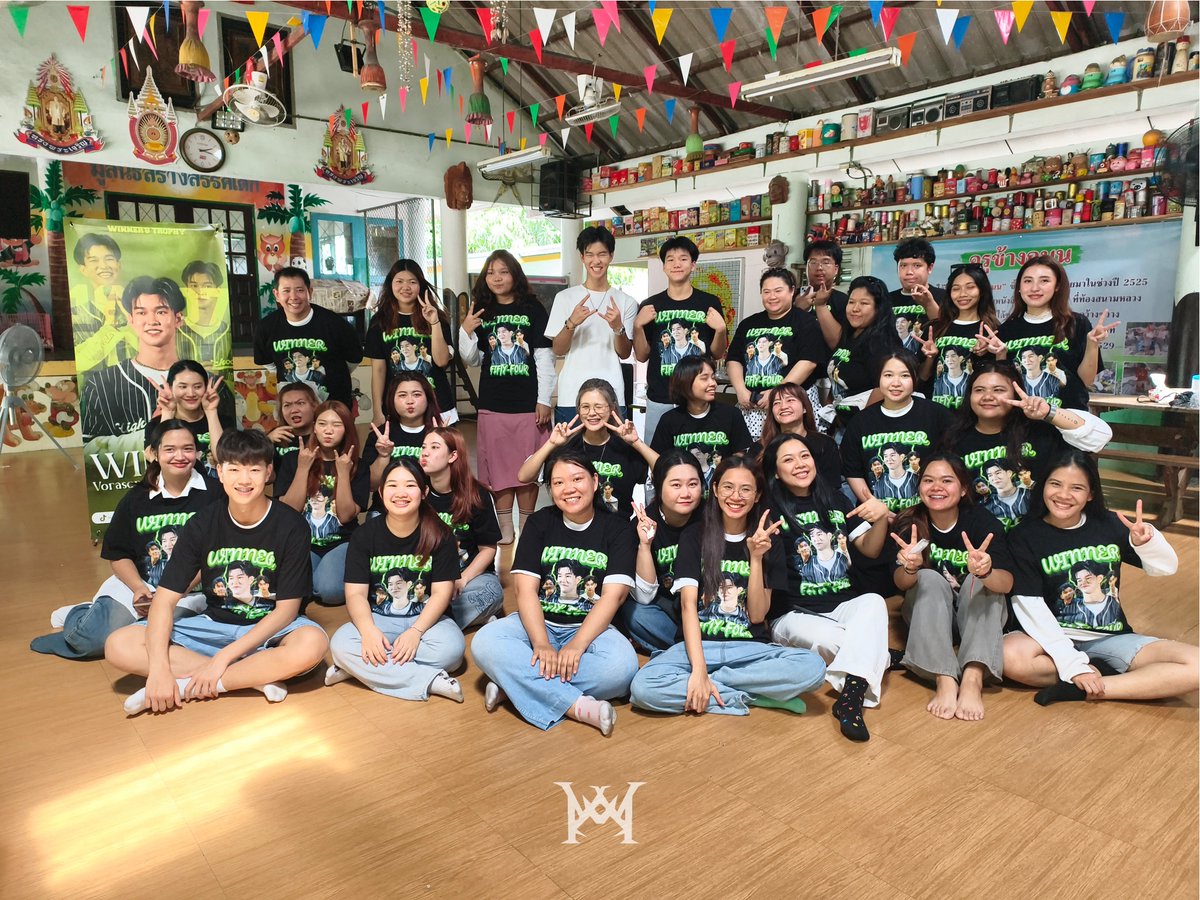 WinnersTrophy_'s tweet photo. ภาพหมู่ร่วมกับเด็กน้อยและพี่ ๆ ลูกบาสทุกท่าน 📸 (2)
#18thwithWINNERvorasorn
#WINNERvorasorn
#WINNERsTrophy https://t.co/gjgmSdYooL