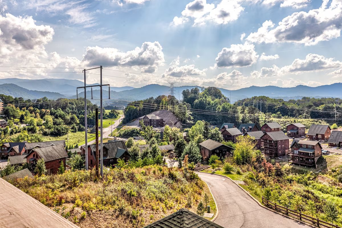 reminder that today is the last day to apply to rabbitholeathon! 

it's been such a passion project for the past 3 yrs bringing curious ppl together to explore and learn in a cozy space

this one's in tennessee this fall - would love to meet our internet friends irl 🫶🐇