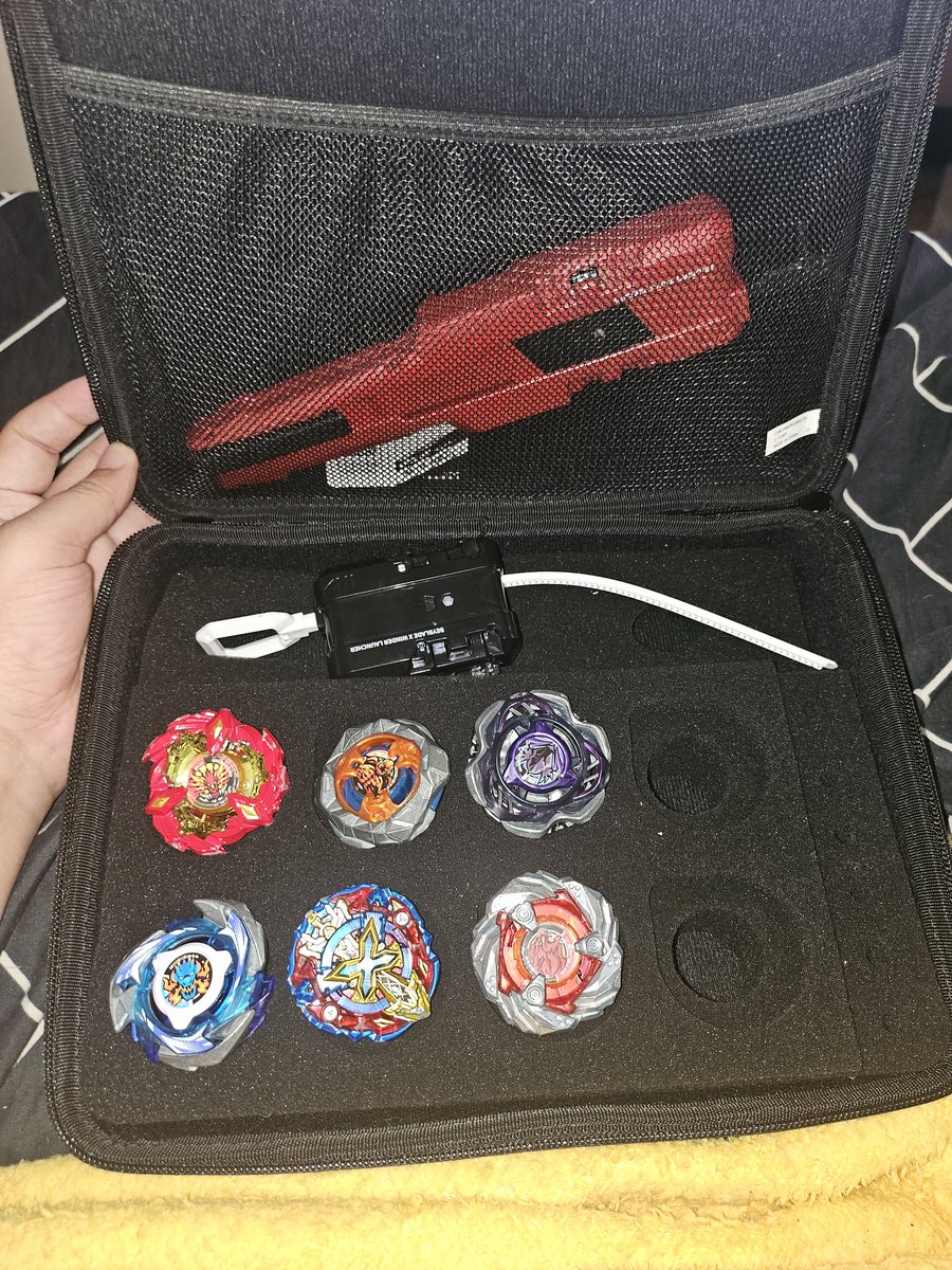 Going full time in competing in <a href="/x_beyblade/">BEYBLADE OFFICIAL</a> tournaments!

Wish me luck guys ❤️