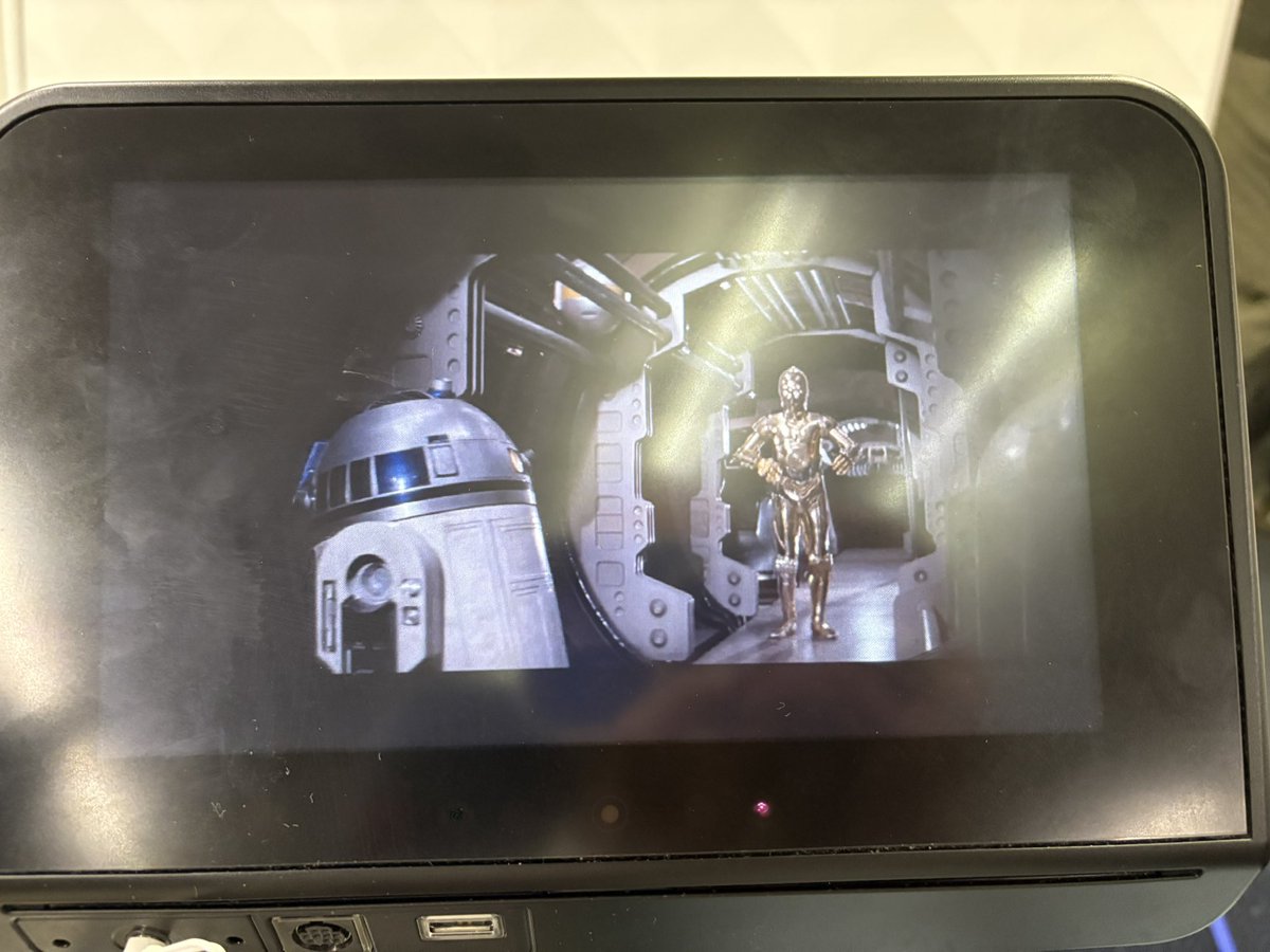 RuleTheGalaxySW's tweet image. What a great way to finish a long day of flights…
#Delta #StarWars