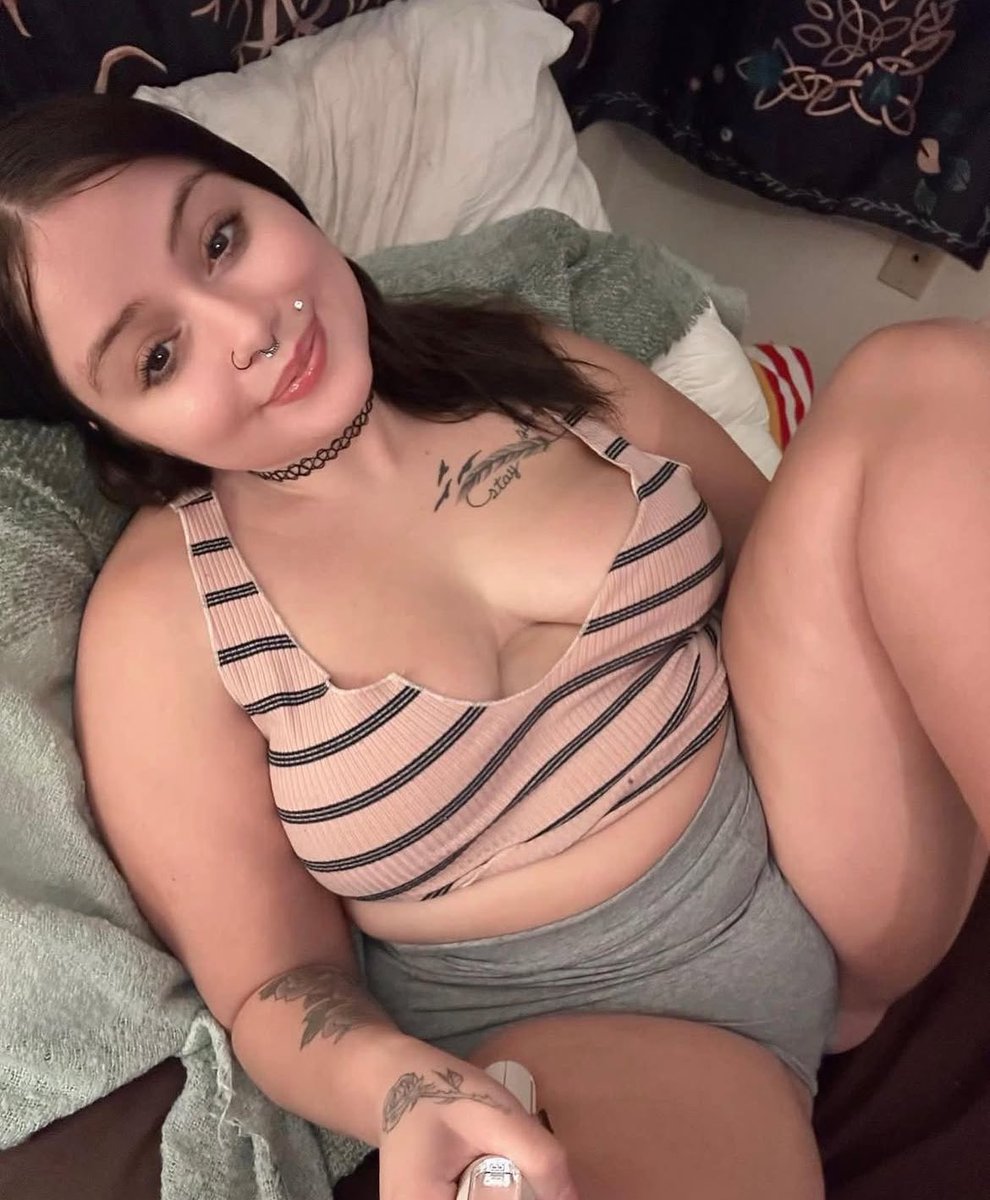 Stephaniegree4's tweet photo. Say Hi if you wanna be my bestie https://t.co/y6WaNM8yBw