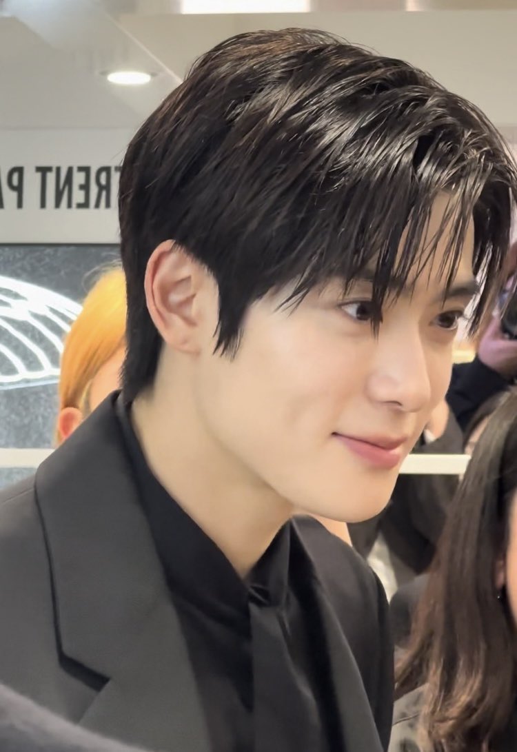 twneayyishere's tweet photo. คนหล่ออยู่ที่ไหนก็หล่อ https://t.co/pHMrhYlWtu