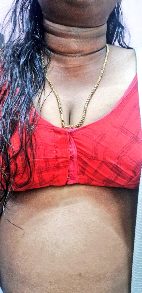 Good morning guys🌞 en pondati kalaila kulichutu vanthu Kerala chechi mathiri pose kodukkura 🥰 nalla irukkala ippadi pakka😍