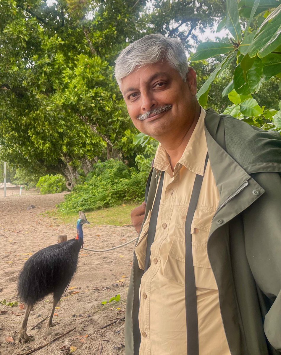 vivek4wild's tweet image. First beach I have been to where you see the second largest #bird in the world walk past children playing ball and then casually towards you The Southern Cassowary is an endangered species that often cross roads (see Queensland highway signs). Also see its colourful diet!