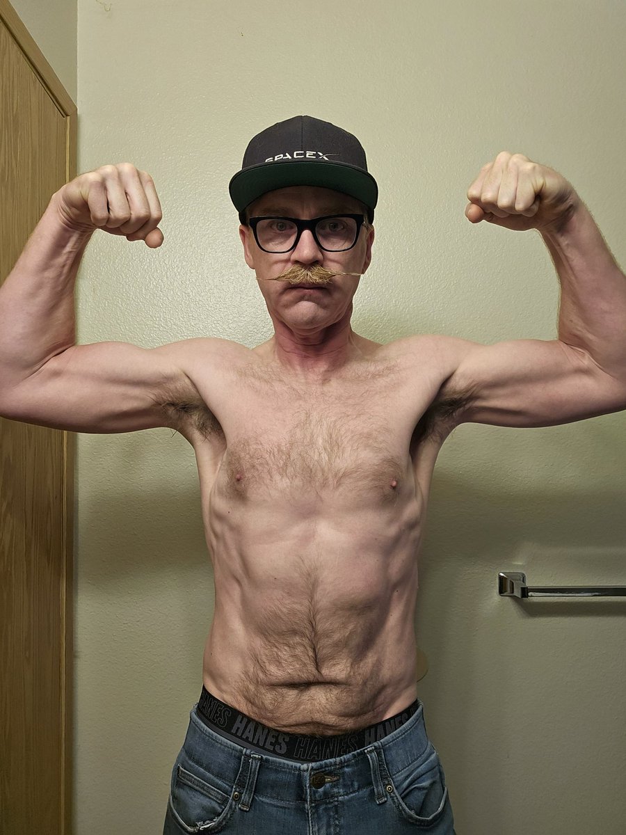 AustinBMX_yt's tweet image. Loving this journey.  Have cut down to 178lbs thats 62lbs lost in 9mo... time to bump up calories and increase gym workouts.  #NewMe #FitMe #Fitness