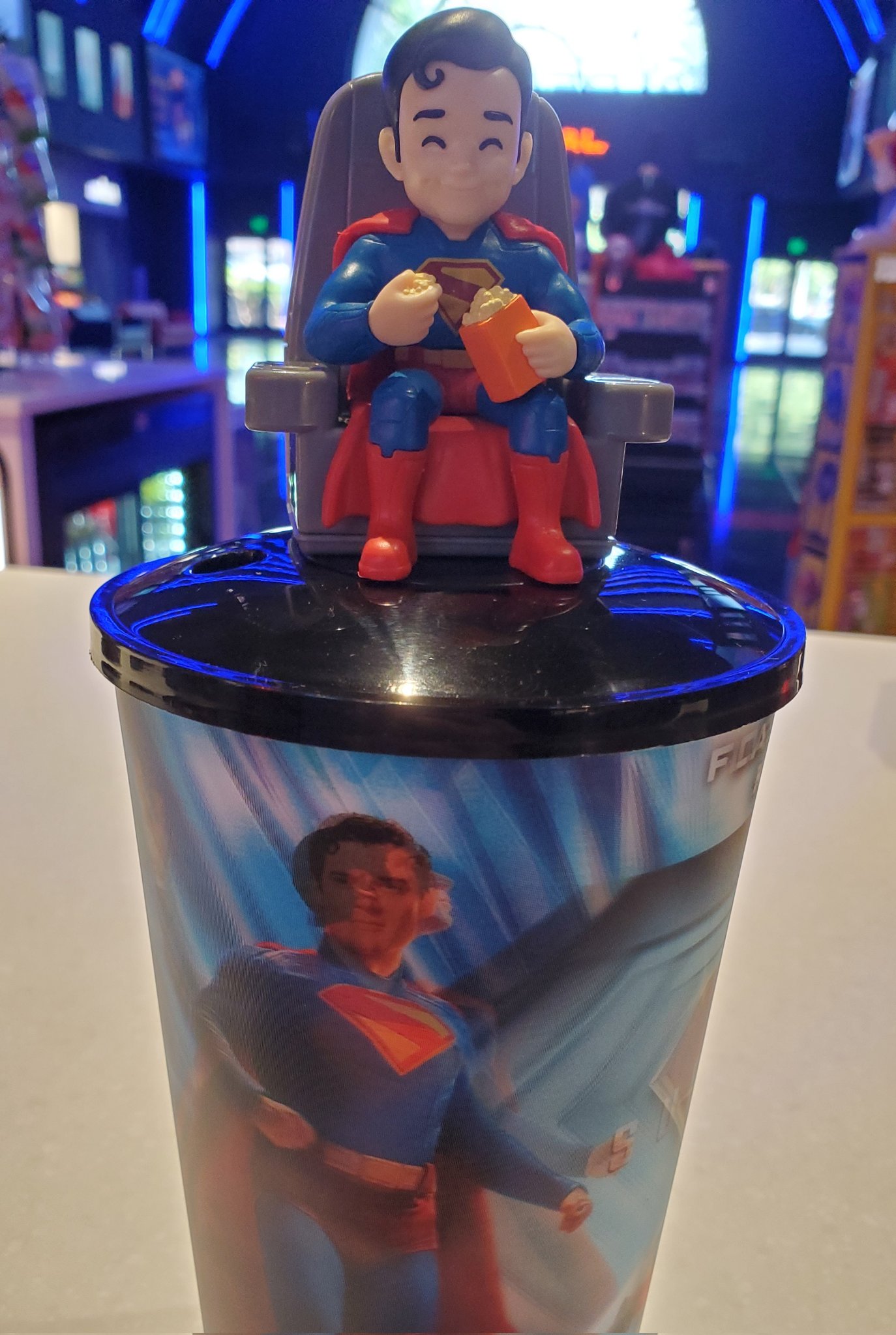 映画 スーパーマン ポップコーンカップ 映画『スーパーマン』米国限定アイテムが登場！ 新聞スタンド型
