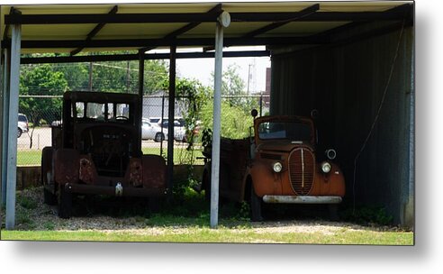 lizette-tolentino.pixels.com/featured/two-o…
"Two Old Timers"  Rusty old trucks looking for a home.
Available in print, home decor, apparel and more.
#VintageCars #OldTruck #LandscapePhotography