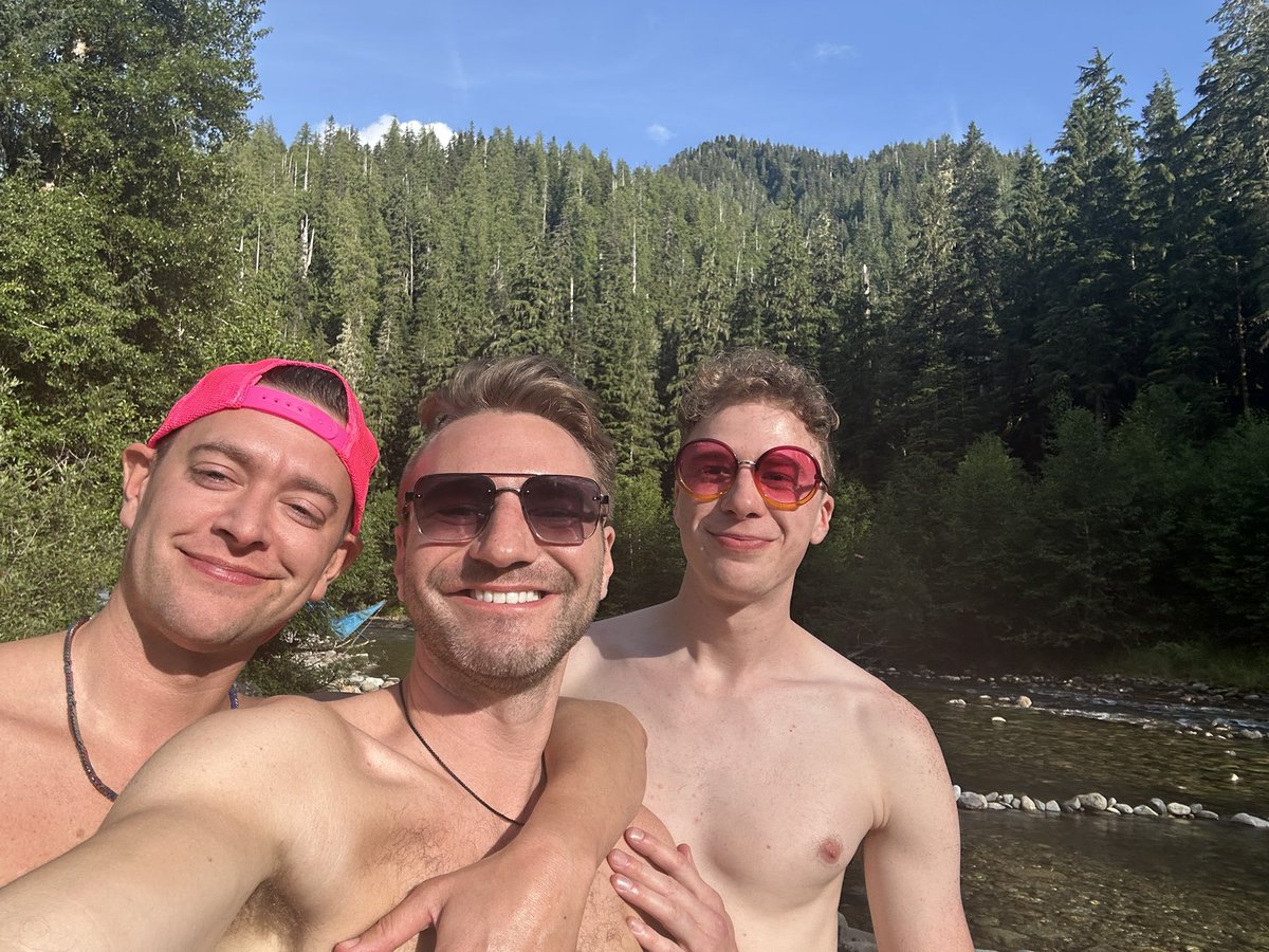 rainygay tweet media