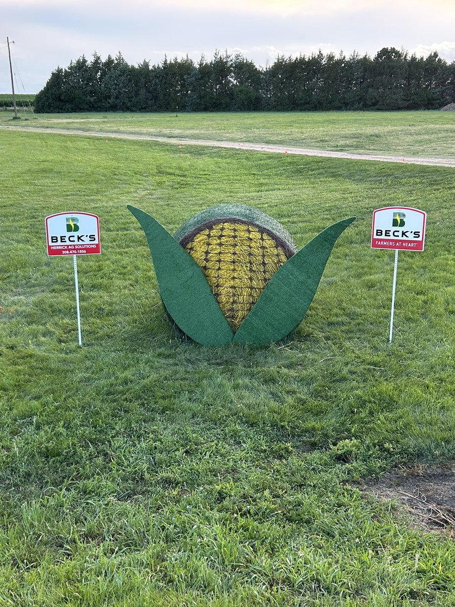 “We may have started with hay, but we’re ending with yield “ 🌽🔥 Proud to represent <a href="/Herrick_Ag/">Herrick Ag Solutions</a> and <a href="/BecksHybrids/">Beck's Hybrids</a> in this year’s bale decorating contest at the Franklin County Fair! #FarmersAtHeart