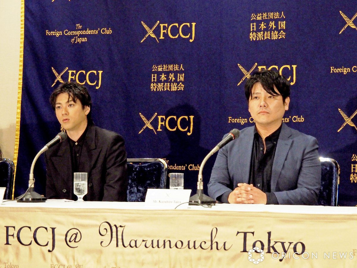 oricon's tweet photo. 山田裕貴、外国特派員協会で会見
熱いメッセージに会場から拍手

「平和とは何かを考えてほしい。
銃やミサイルを使った戦争も、
言葉での攻撃も、平和ではない」
https://t.co/QlZ4okaPC0

映画『木の上の軍隊』記者会見

#山田裕貴 @00_yuki_Y @kinoue_guntai https://t.co/rDSuTwOGCM