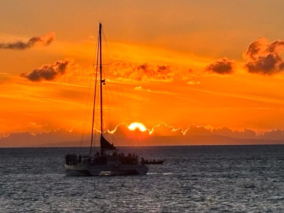 Feeling like my soul needs some peace tonight. A Hawaiian sunset fits the bill.