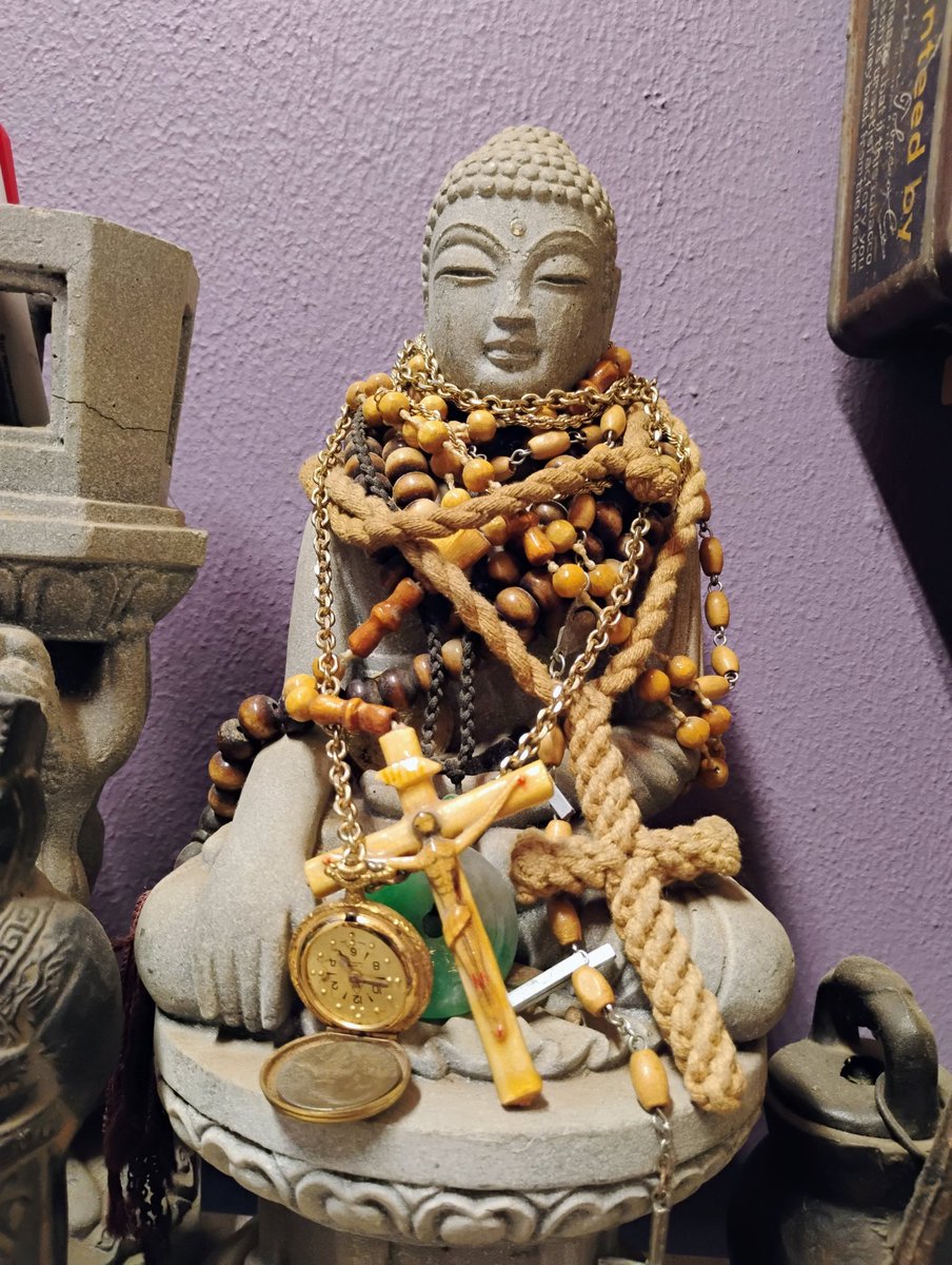 JMarieThesisPod's tweet image. While everyone's losing their minds, I'm sitting here like...🙏🏼☸️