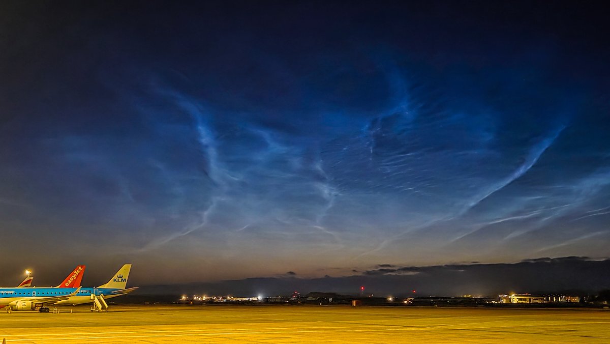bergjagger's tweet photo. Spectacular display of night shining Noctilucient cloud in the early hours over AberdeenAirport this morning. @ABZ_Airport #bbcweather #visitabdn https://t.co/F5bhBWwU6c