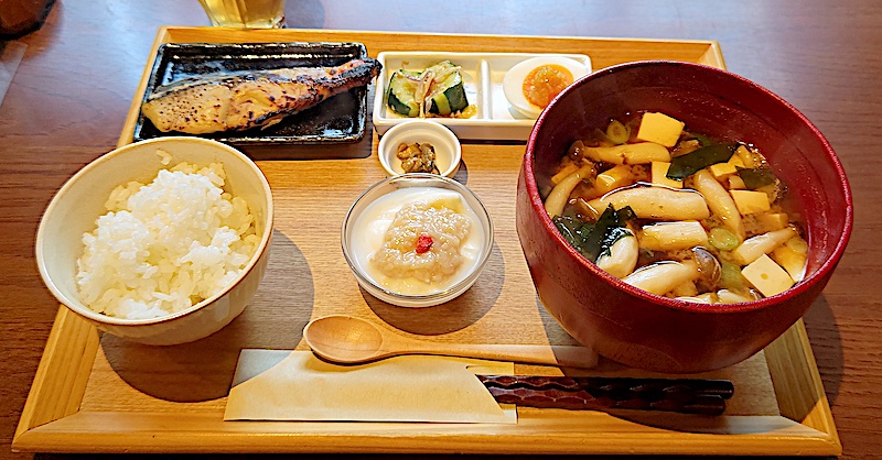 twalk_jp's tweet photo. トゥーイエローです！
写真展へ行った京都で、麹にこだわったお店に立ち寄りました
味噌汁定食をいただいたのですが、お魚もデザートも美味しくて大満足！
お味噌汁は6種類から選べて、どんぶりサイズ！ちょっと多いかも？と思ったのに、いつの間にか完食してました
#TWALK #京都 #糀屋カフェ https://t.co/OeNhCBZ73A