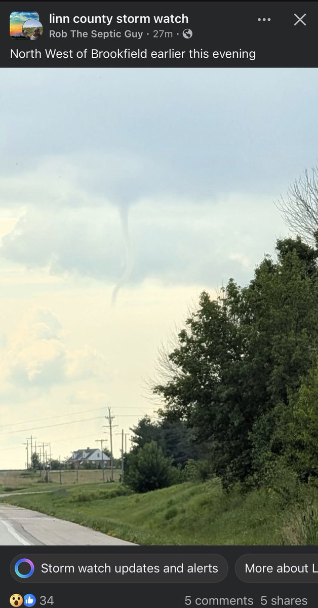 Patrick55636327's tweet image. Not my photo, posted to a local public Facebook weather group. Northwest of Brookfield Missouri. Small funnel #mowx