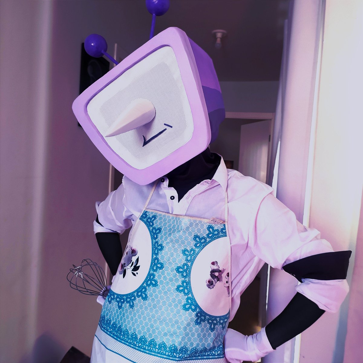 My red coat arrive this week for the full cosplay...until then, take this Domestic Tenna photos inspired on the #tennadreemurAU  !!!! Let him bake a cake for Kris and Asriel!!

 #Deltarune #Cosplay