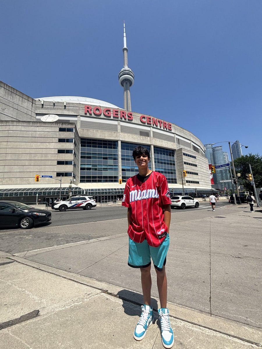 still_aaron's tweet photo. @j_chisholm3 Jazz!! We’re doing a Sr. trip for my son. #10parksin10days and he is repping you in each one!! Wrigley (7/4), Rogers (7/5), Citi (7/6), Fenway (7/7). We’re coming to see you tomorrow @Yankees section 326W. He wants to trade out the @Marlins for a #Yankees fit ✍🏽✍🏽✍🏽 https://t.co/8RbSsc6LFo