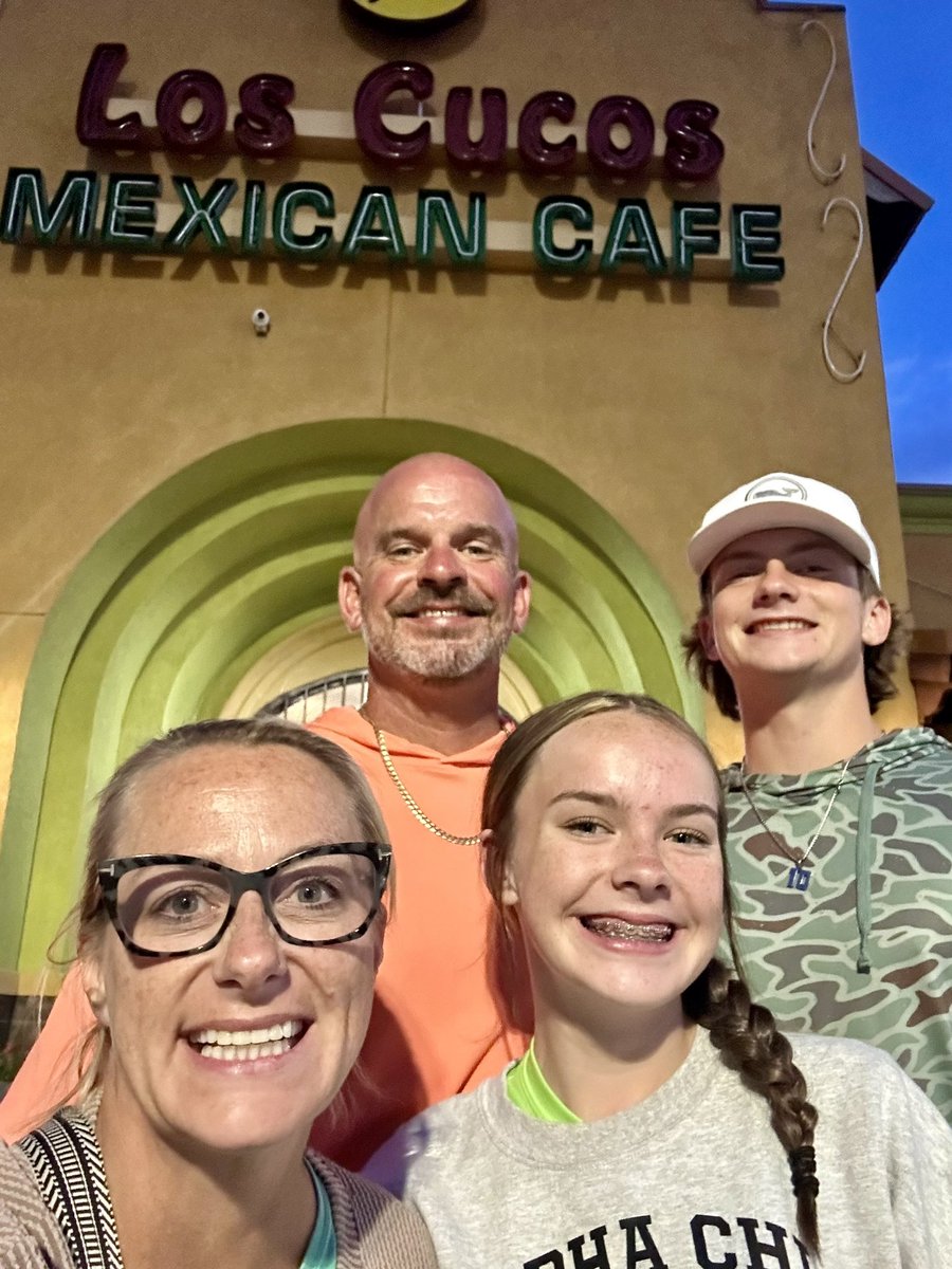CoachLanceDale1's tweet image. Celebrating the closing of the sell of our home and this chapter with our “Last Supper” at our weekly staple for the last 20 years. H-Town, it has been real. Looking forward to our new chapter.