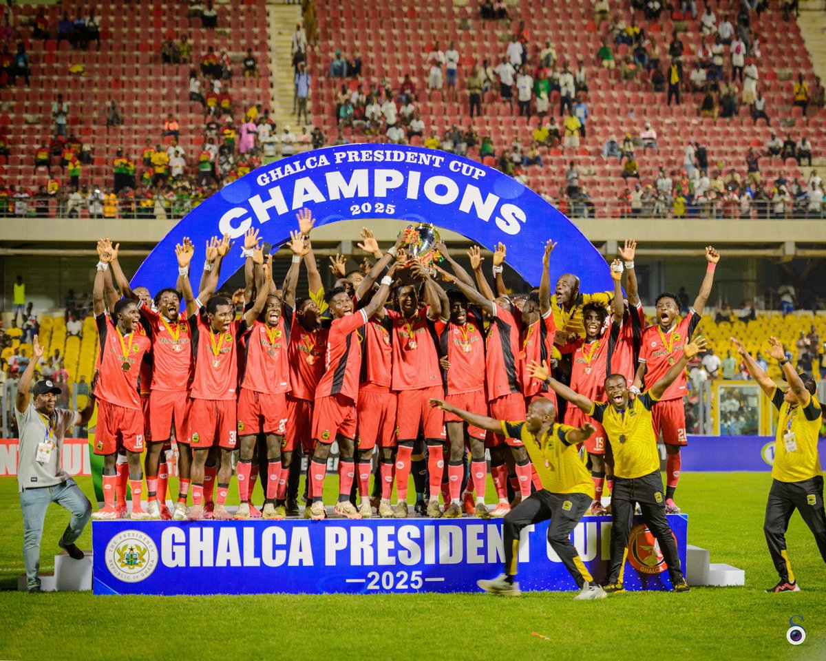 emgblogsonline's tweet photo. Congratulations to Kumasi Asante Kotoko on their thrilling 2-1 victory over Accra Hearts of Oak to clinch the 2025 President’s Cup at the Accra Sports Stadium.
#presidentcup2025 
#presidentcup 
#AsanteKotoko 
#accraheartsofoak 
#EMGSports
#EMGBlogs https://t.co/Ssqggk02AH