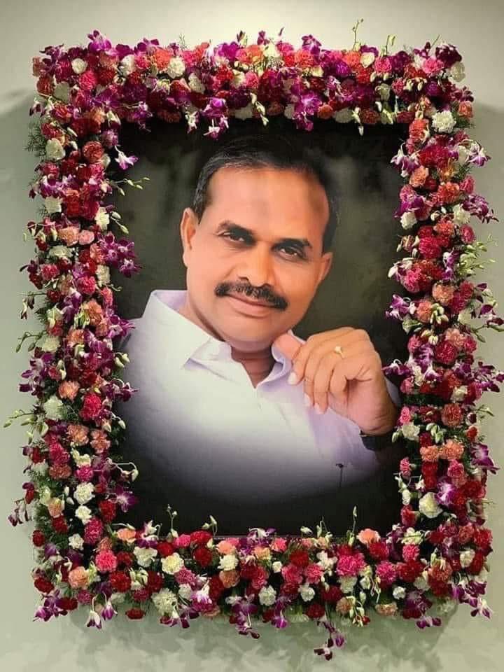 చరిత్ర మరువని..మరువలేని మహోన్నత నాయకుడు...

మన ప్రియతమ రాజేశేఖరుడు...

నేడు వారి జయంతి సంధర్భంగా… మన పెద్దాయన కి ఘన నివాళులు...🙏🙏🙏

#YSRForever #YSRJayanthi