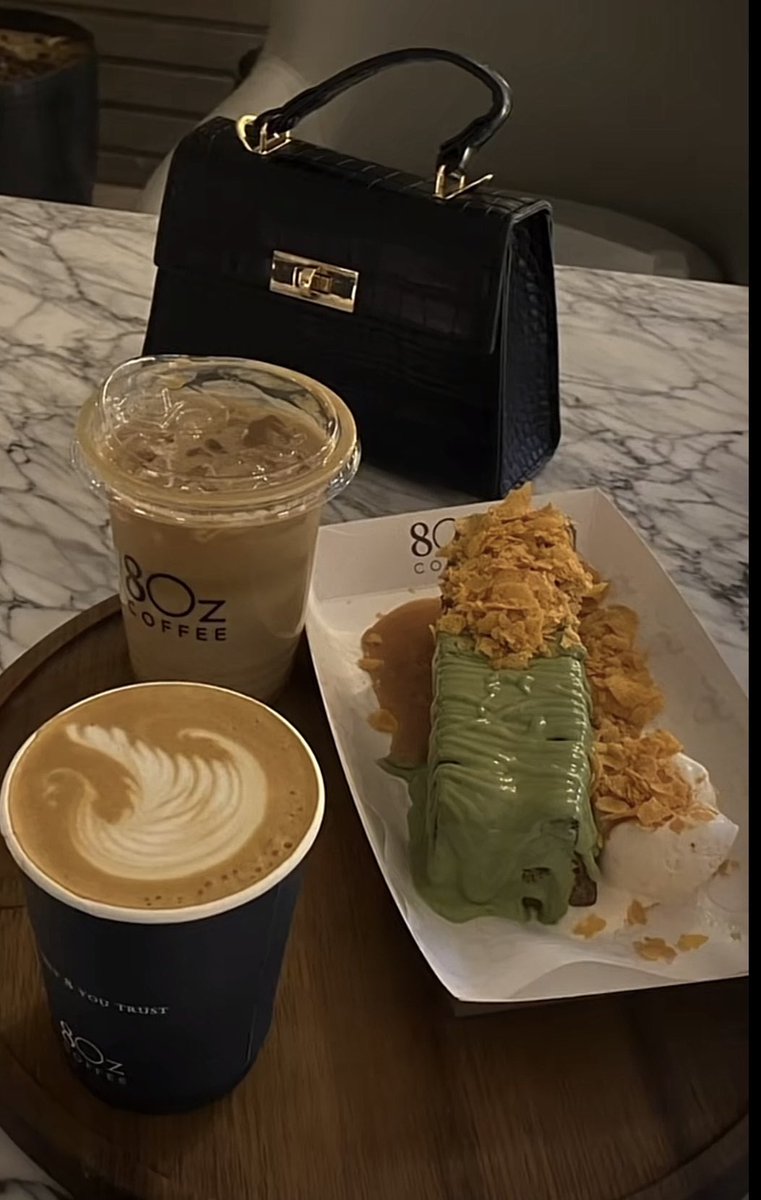 أحـيــانــاً تـــصـل لمـرحــلـة
آنــگ لـم تـعـد بـجــاجــة 
لشـيء ســوى الهــدوء..