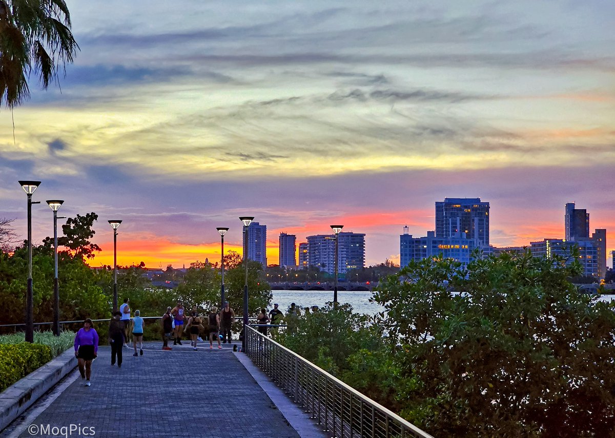 moqjazz's tweet image. Les comparto mi atardecer desde La Laguna del Condado. Pt.1 #PuertoRico #sunsets @SLopezTiempo @383_787 @adamonzon @AWA_013 @DeborahTiempo @BoricuaVasca @EliRobainaTV @bredle @KevinDelbrey @SusanSoltero @GuaybanaJota @BrujaBoricua_2 @CycloforumsPR @zamiratv @Fernando_AF14
