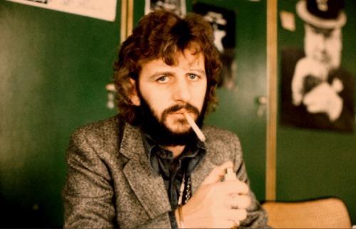 acervoringo's tweet image. 🏆TOP 10 ERAS DO RINGO STARR
🥇1° Lugar (76 votos): Cabelo longo com barba (1972 - 1976)