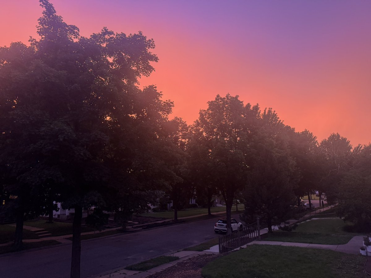 The sky in Minneapolis a few minutes ago.

Amazing how mother nature can be so cruel, and also so beautiful.