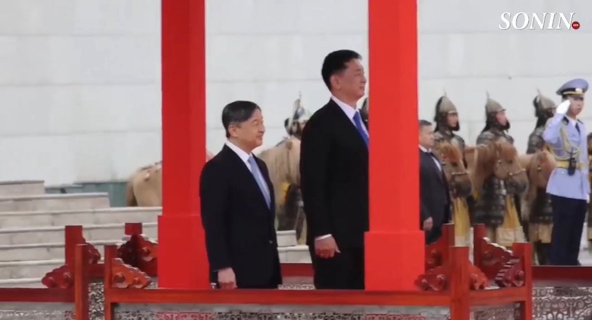 За Хүүк маань Эзэн хаанд дарийн утаа үнэрлүүлээд хаялаа даа хаха 🤣