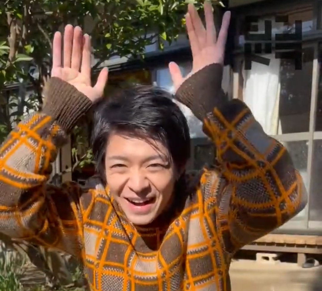 yu_ta_kishi929's tweet image. 紫耀くんのわんわんポーズ🐶
岸くんも同じわんわんポーズしてる時 あったよ^ᴥ^  

これだったら️⭕️だったね🤭ww
きしひら~💜❤️🐶

 #MatchingChallenge
 #Number_i
 #i_DOG
 #平野紫耀
 #岸優太
 #きしひら💜❤️