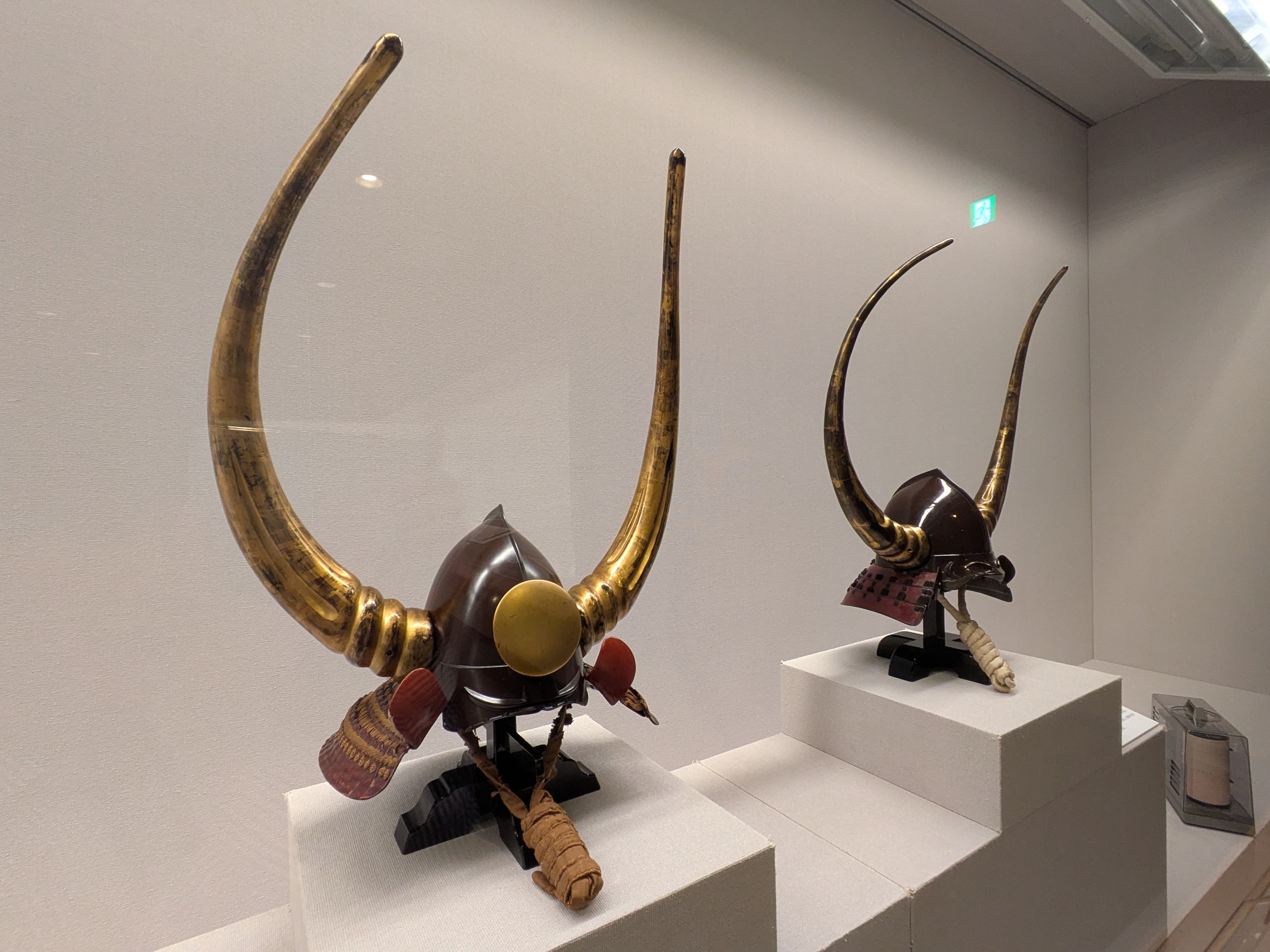 鉄地黒漆塗頭成眉庇兜‼️戦国桃山期‼️本物‼️希少‼️博物館‼️激安破壊出品‼️送料無料‼️ 鉄地黒漆塗頭成眉庇兜‼️戦国桃山期‼️本物