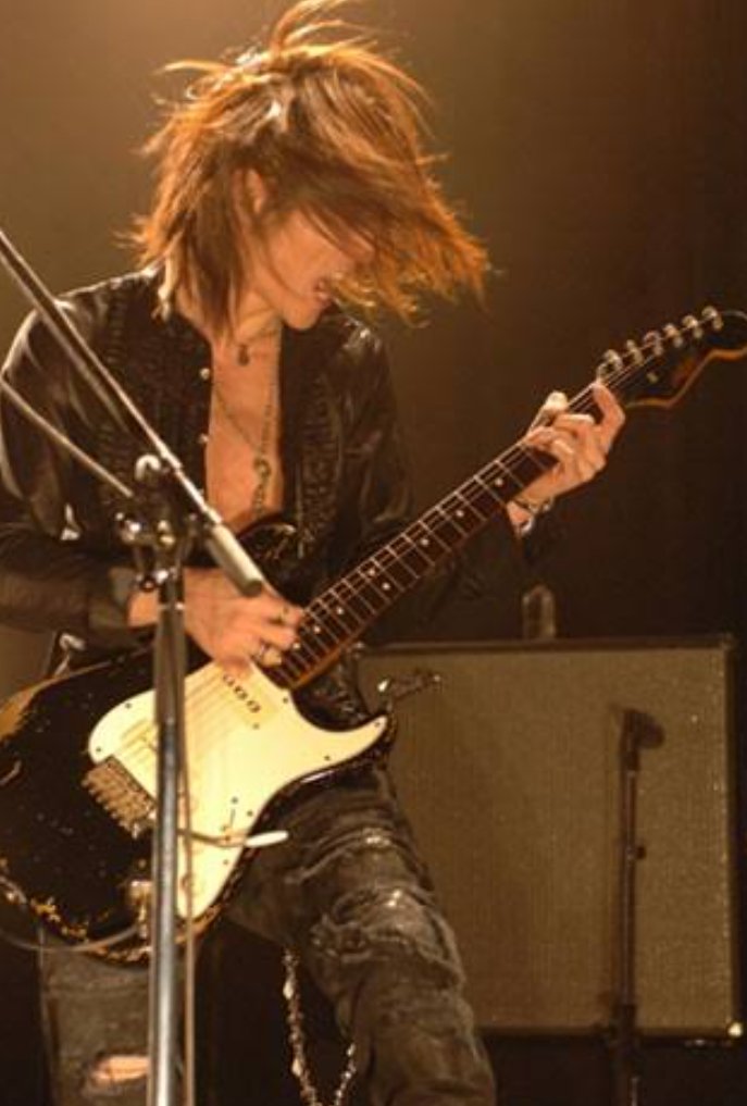 SUGIZOがLUNA SEA終幕時期に一時的にやっていたユニット、The FLAREの