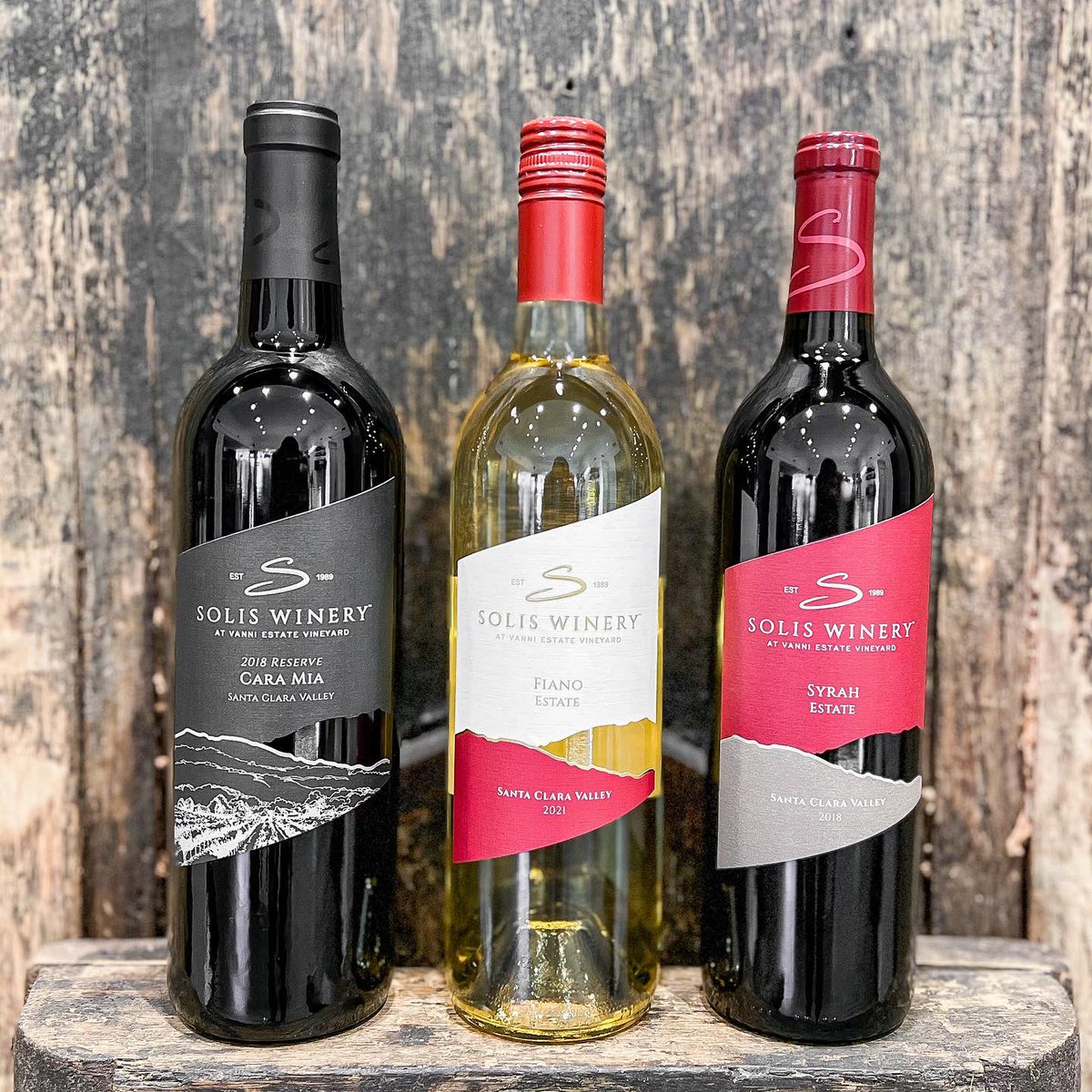 TalWines's tweet image. Discover the art of the blend with three rich, velvety red wines layered with dark fruit and spice. The Blend &amp;amp; Beyond Trio is crafted for intimate evenings and unforgettable gatherings. 👉 bit.ly/3Trryzu

#redblend #blendandbeyond #boldwine #finewine #darkfruitflavors