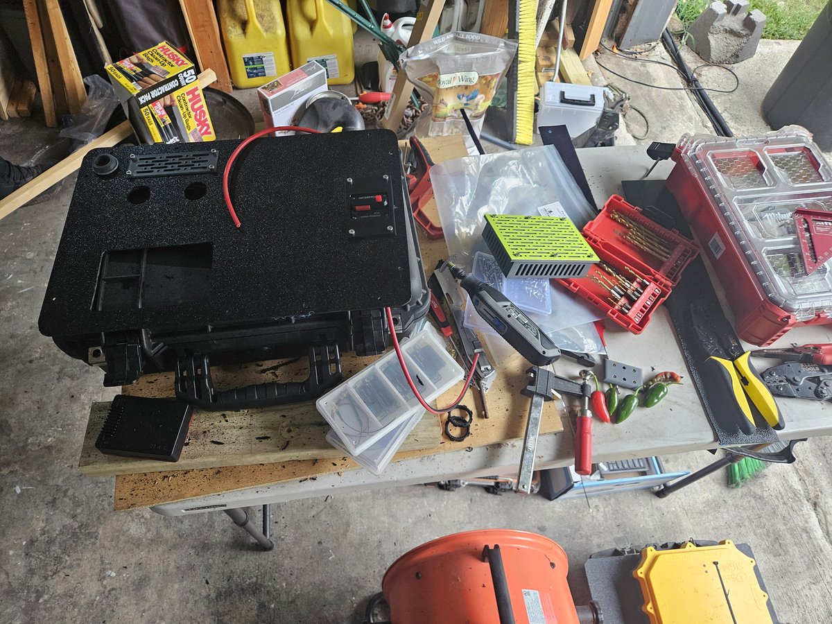 NitekryDPaul's tweet image. #makeShitMonday portable varicomm and power station.