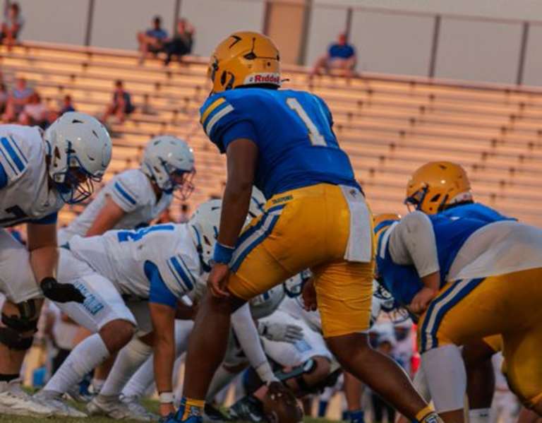 FlaVarsity (@flvarsityrivals) on Twitter photo Q&A with Charlotte defensive end Trenton Curliss
flavarsity.rivals.com/news/q-a-with-…
<a href="/trentoncurliss1/">Trenton Curliss</a> Q&A with Charlotte defensive end Trenton Curliss
flavarsity.rivals.com/news/q-a-with-…
<a href="/trentoncurliss1/">Trenton Curliss</a>