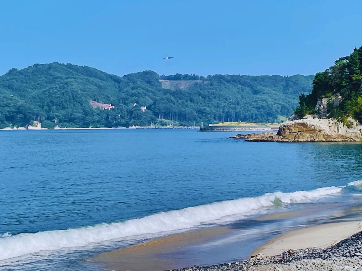 SATOInn's tweet photo. Beach season is coming! 
Namiita &amp; Kirikiri both beaches open from 27-Jul to 17-Aug.

Namiita beach is in front of Sato Inn. Very unique point of this beach is the waves don’t recede. Also, known as a surf spot. Shower &amp; toilet, changing room are available during the season. https://t.co/wsznAl0JxQ