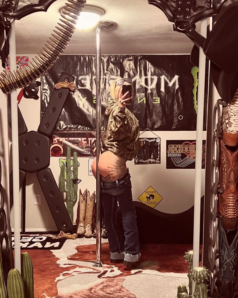 WranglerQueen's tweet photo. RT if you wish you were the pole😉 https://t.co/vI1P35wz4l
