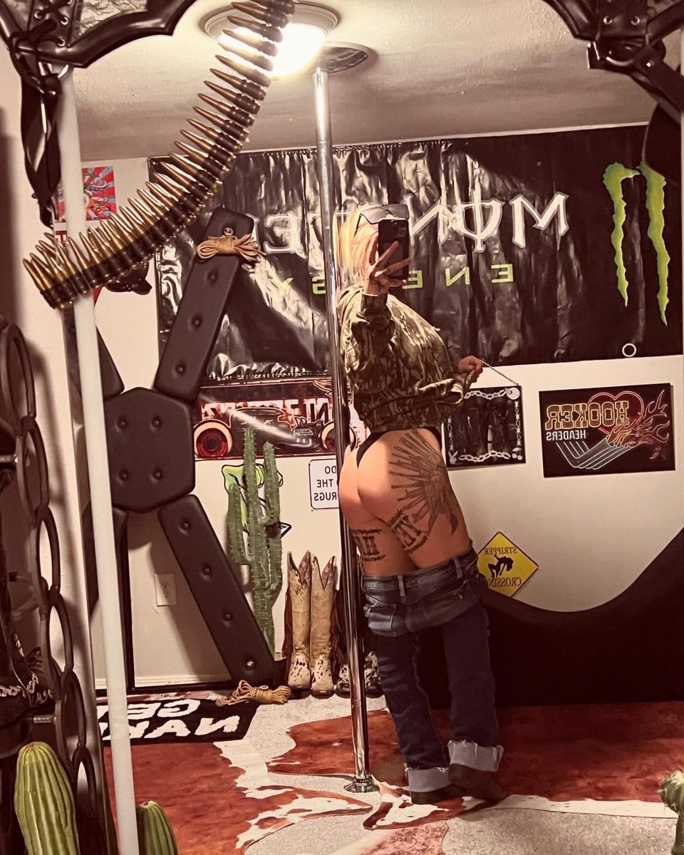 WranglerQueen's tweet photo. RT if you wish you were the pole😉 https://t.co/vI1P35wz4l