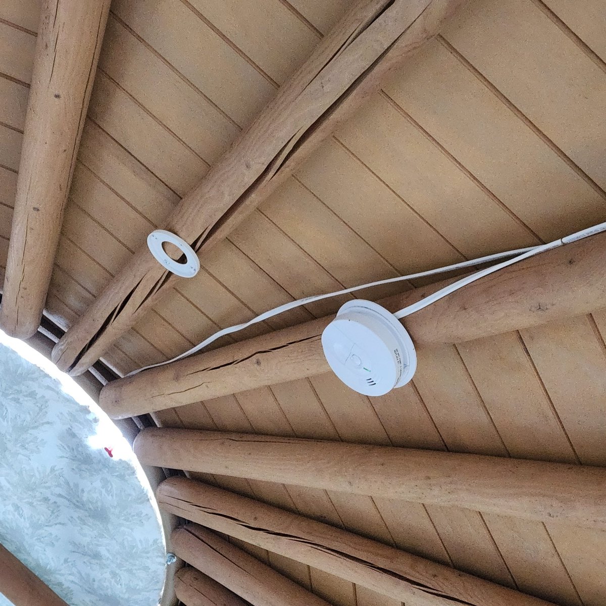 begibso's tweet photo. @Airbnb should I be worried? Kind of feeling watched... should I call the cops? https://t.co/wsx5HGID4m