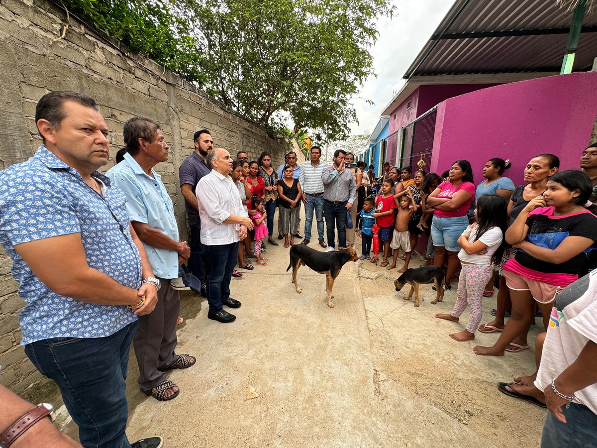 manuelanorve's tweet image. Mi amigo Efrén Adame, exalcalde de #Ometepec me invitó a la comunidad de El Limón, una de las zonas afectadas por el #HuracánErick, en la medida de nuestras posibilidades les llevamos apoyos a las personas que tuvieron pérdidas. 

A este recorrido nos acompañaron los regidores de…